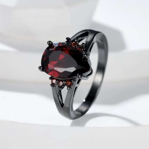 Red Women’s Zirconia Ring - Picture 4 of 4
